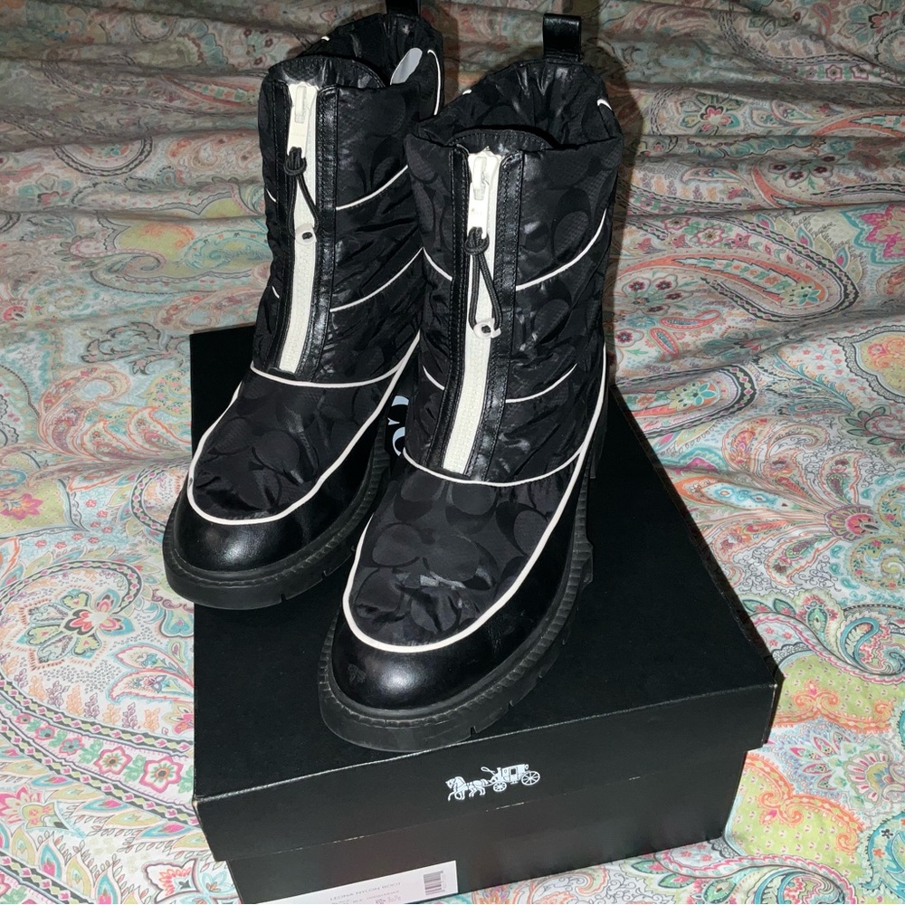 Coach Signature Winter Boots So cute!